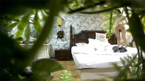 手机实拍情侣开房后互相口交啪啪 大学生住宿狂操女友全记录